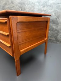 Arne Vodder Schreibtisch Teak Gasvig 130x75 cm - Bild 7