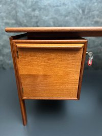 Arne Vodder Schreibtisch Teak Gasvig 130x75 cm - Bild 9