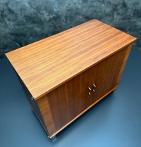 Vintage Kommode Mid-Century Flügeltüren 87x71x45 cm - Bild 9
