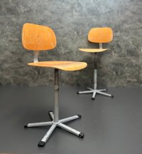 Vintage Werkstattstühle drehbar höhenverstellbar Industrial - Bild 1