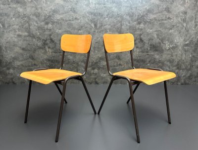Stapelstühle Vintage 70er Gastro dunkelbraun ca. 25 St.