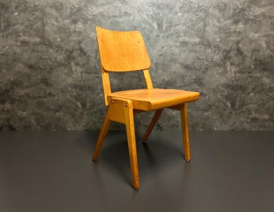 25 Vintage Stapelstühle Holz Retro Gastro Bistro