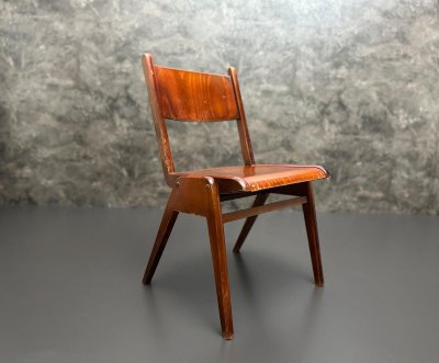 20 Stapelstühle Vintage 60er Vollholz Gastro