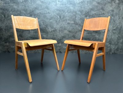 2 Stapelstühle Holz Vintage Gastro gebraucht