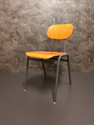 Vintage Stapelstühle 70er/80er Stahlrohr Grau ca. 30 Stk.