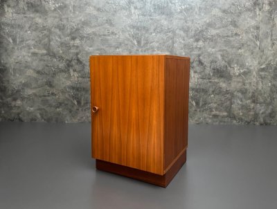 Omnia Nachttisch 60er Vintage Mid Century ca. 48x45x72 cm