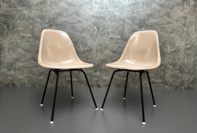 2x Herman Miller Fiberglass Chair Eames H-Base Vintage